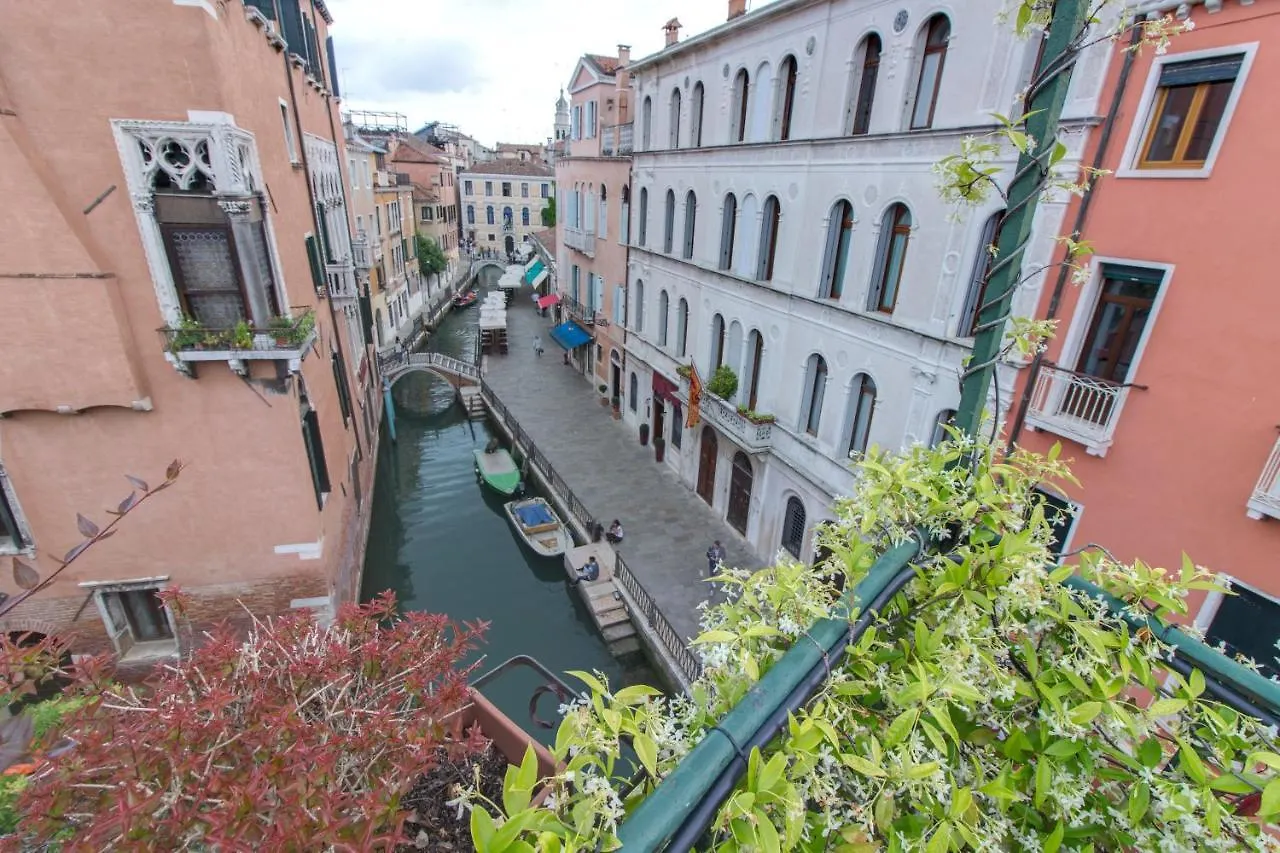 Residenza De L'Osmarin Suites Venice Guest house