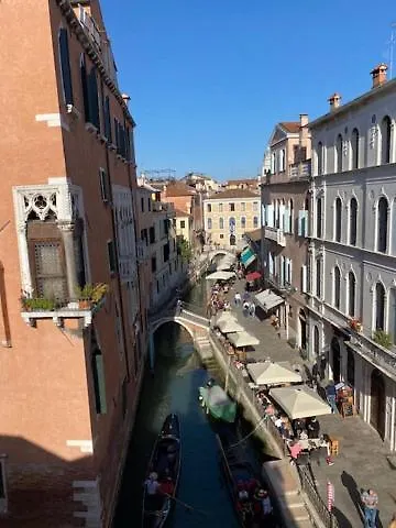 Guest house Residenza De L'Osmarin Suites Venice Italy