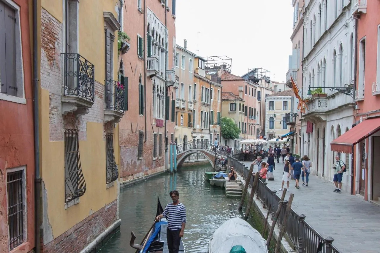 Guest house Residenza De L'Osmarin Suites Venice