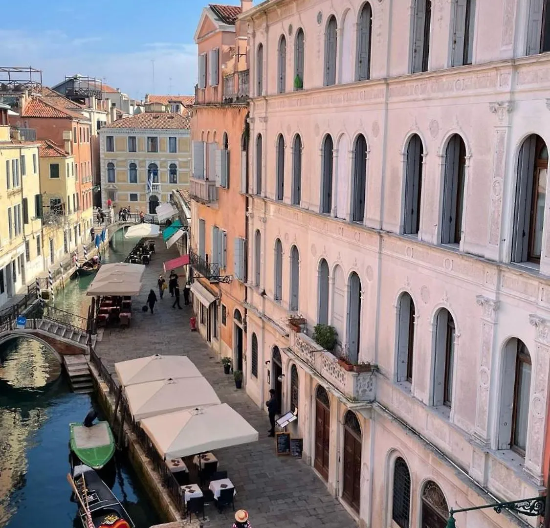 Guest house Residenza De L'Osmarin Suites Venice Italy