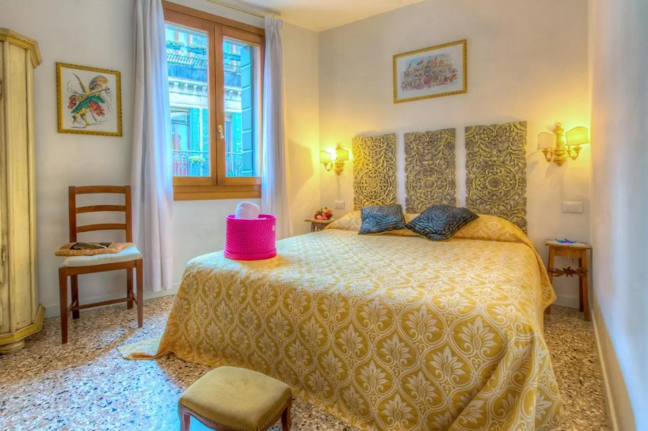 Penzion Residenza De L'Osmarin Suites Benátky Itálie