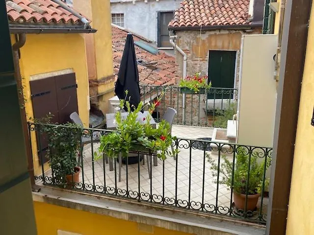 Residenza De L'Osmarin Suites Benátky Penzion