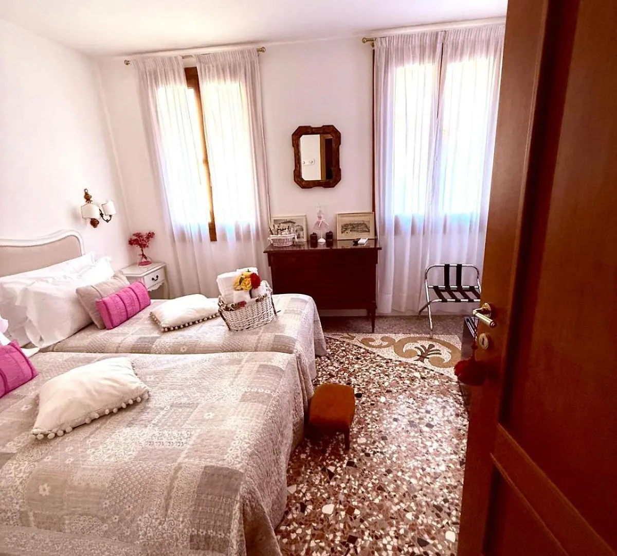 Residenza De L'Osmarin Suites Benátky Penzion